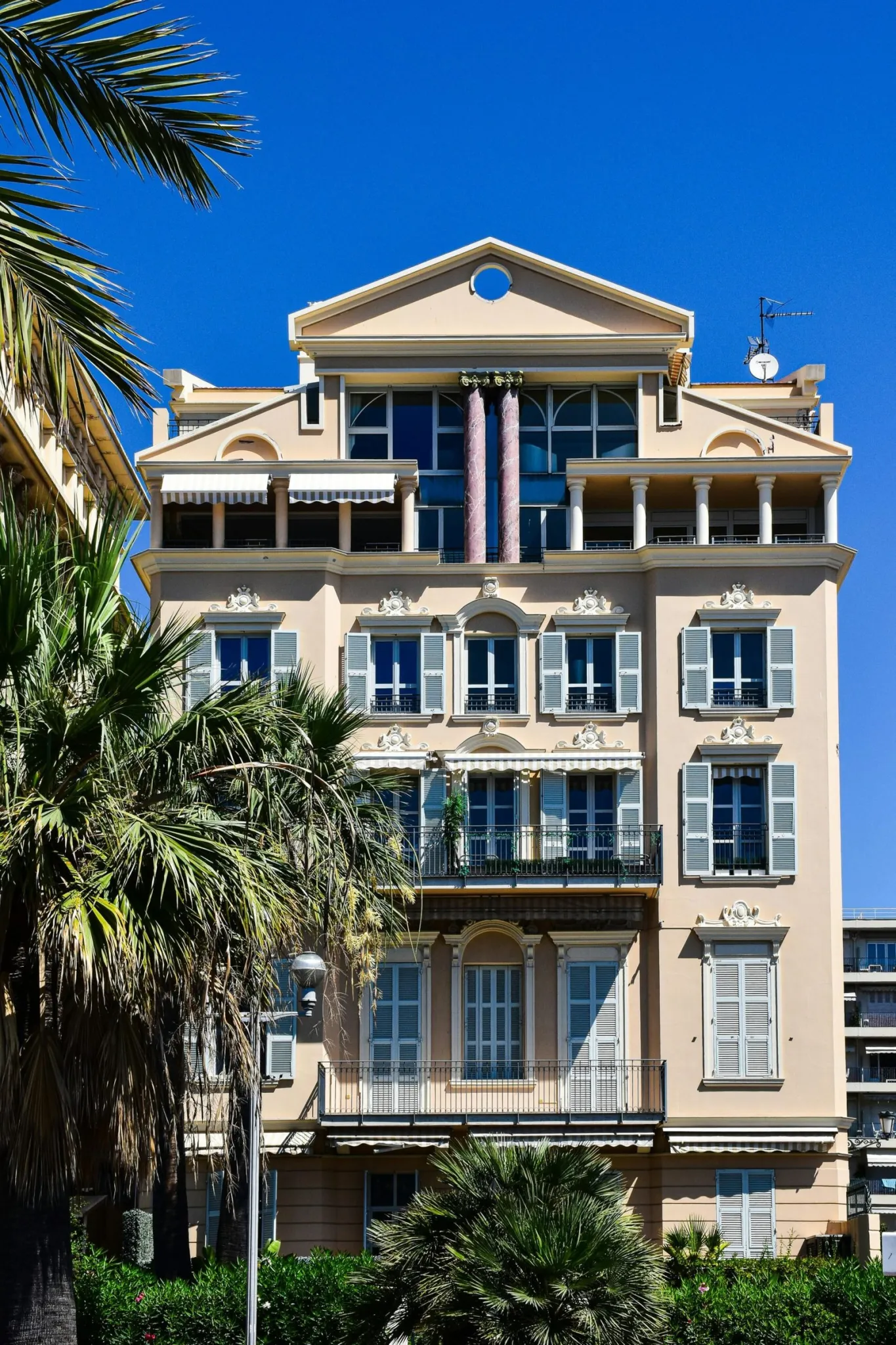 Wine and the Mediterranean Diet: Can I Enjoy a Glass?