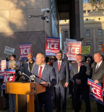 Arizona Republicans Push to Criminalize Protesters for “Obstructing” ICE Arrests